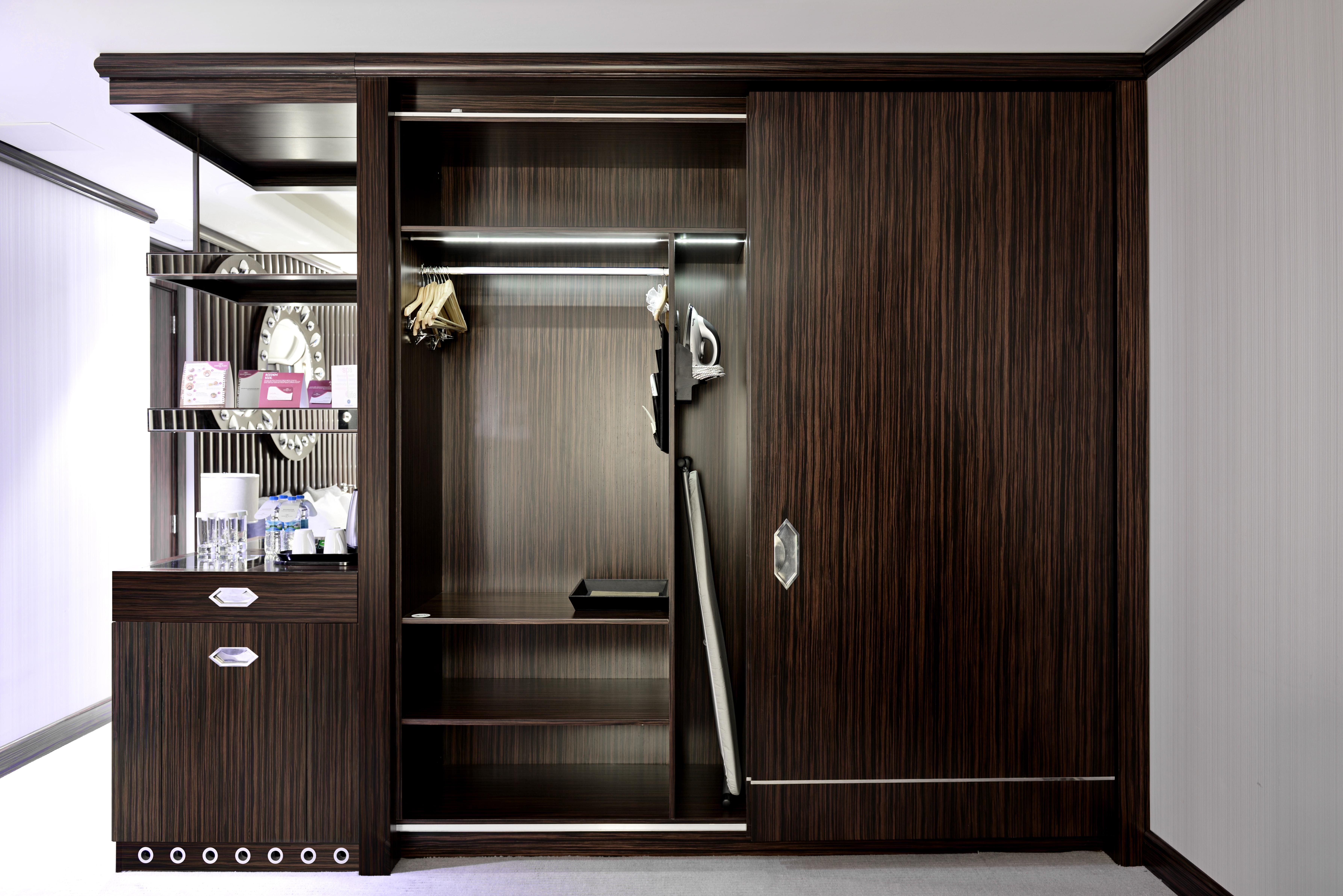 ホテル クラウン プラザ ブルサ コンベンション センター ＆ サーマル スパ エクステリア 写真 Sliding wardrobe doors