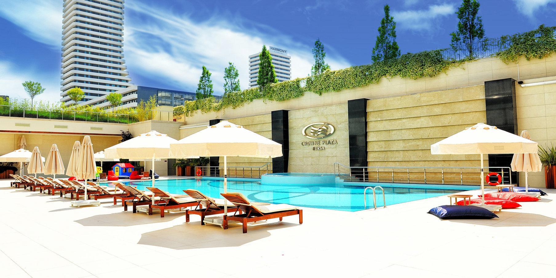 ホテル クラウン プラザ ブルサ コンベンション センター ＆ サーマル スパ エクステリア 写真 The swimming pool at the hotel