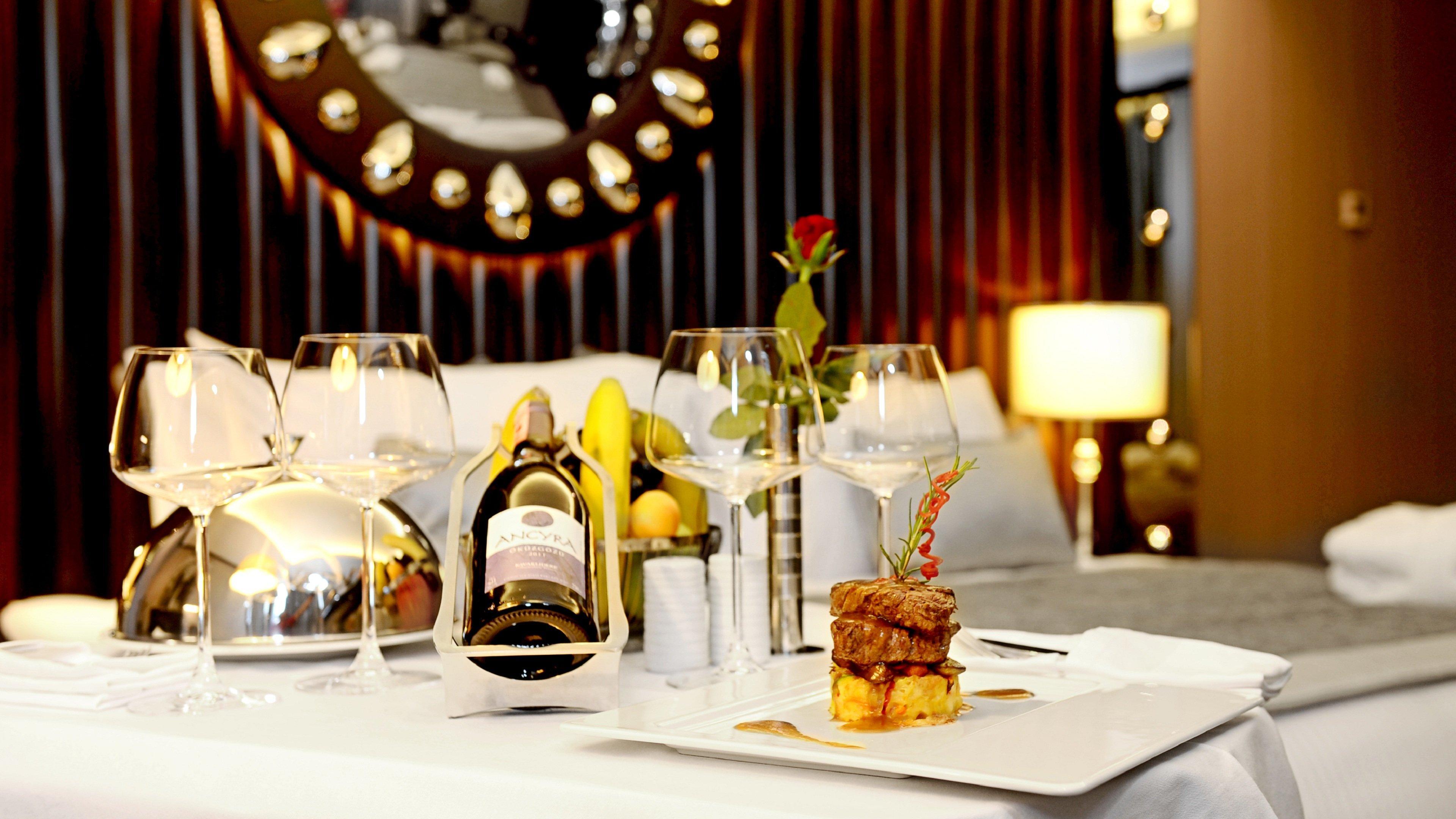 ホテル クラウン プラザ ブルサ コンベンション センター ＆ サーマル スパ エクステリア 写真 A table set for fine dining