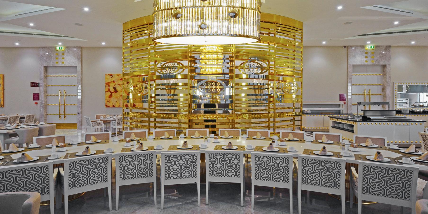 ホテル クラウン プラザ ブルサ コンベンション センター ＆ サーマル スパ エクステリア 写真 The interior of a restaurant in the mall
