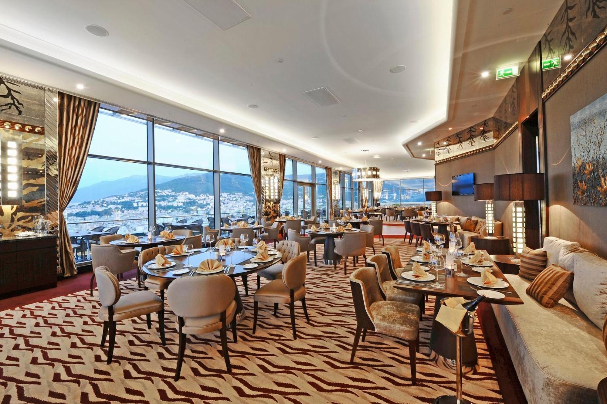 ホテル クラウン プラザ ブルサ コンベンション センター ＆ サーマル スパ エクステリア 写真 The 360 Restaurant